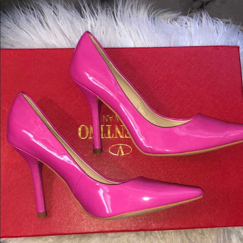 Glossy Hot Pink Patent Leather Point Toe Pumps